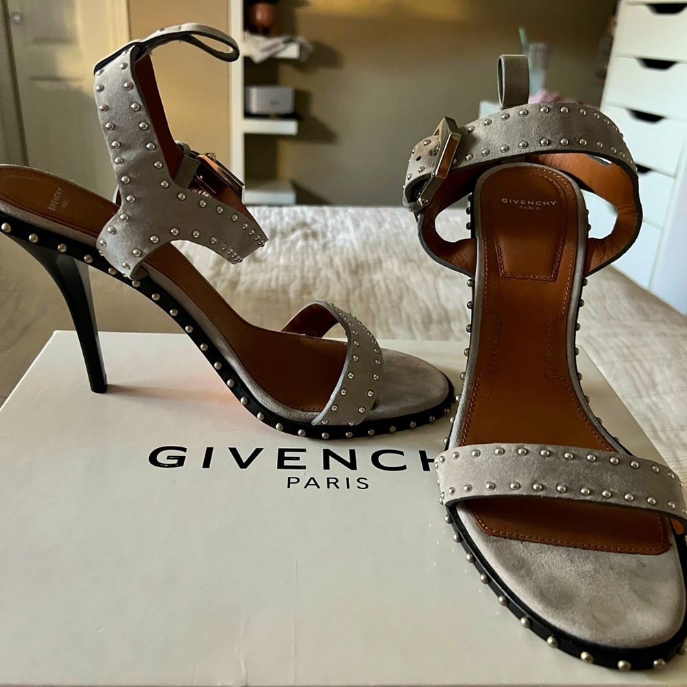 Givenchy heels size 40 euro